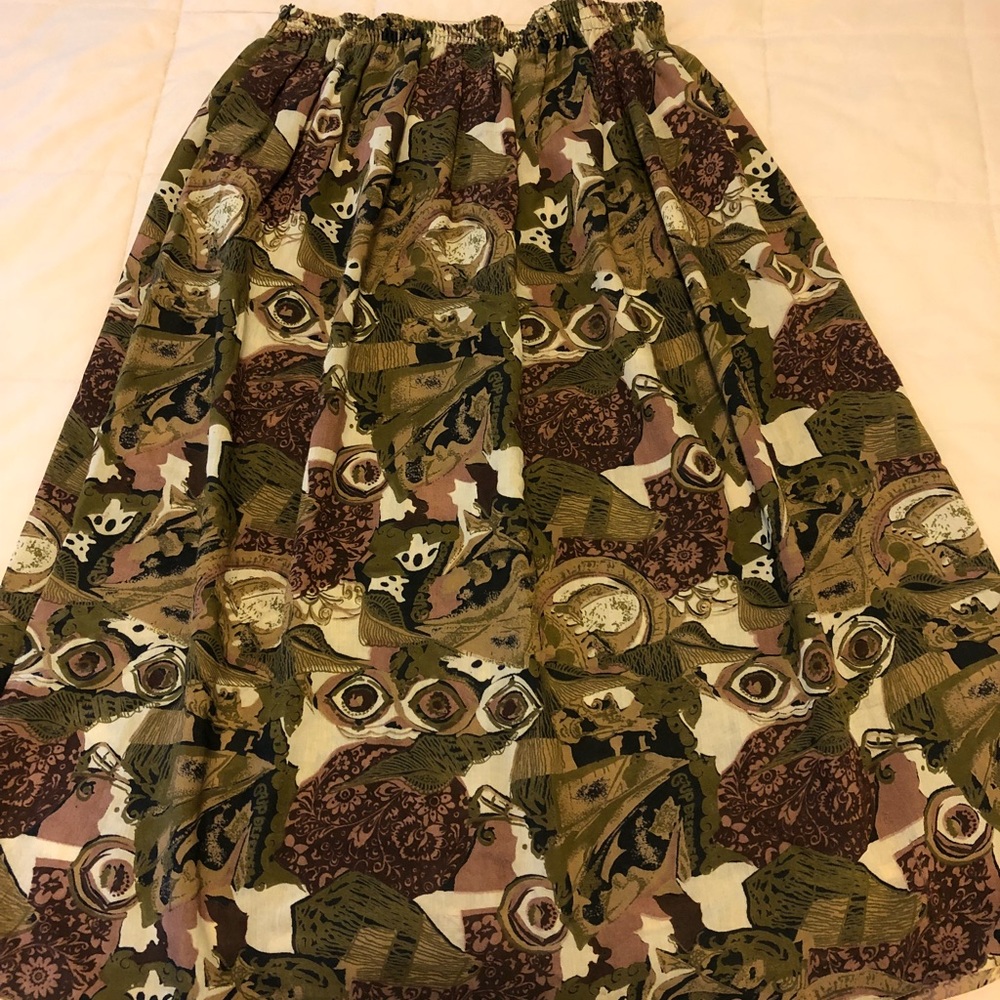 Handmade above-ankle skirt